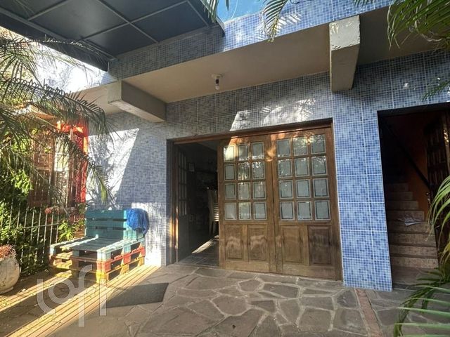 Casa com 200m², 1 dormitório, 1 vaga, São João em Porto Alegre