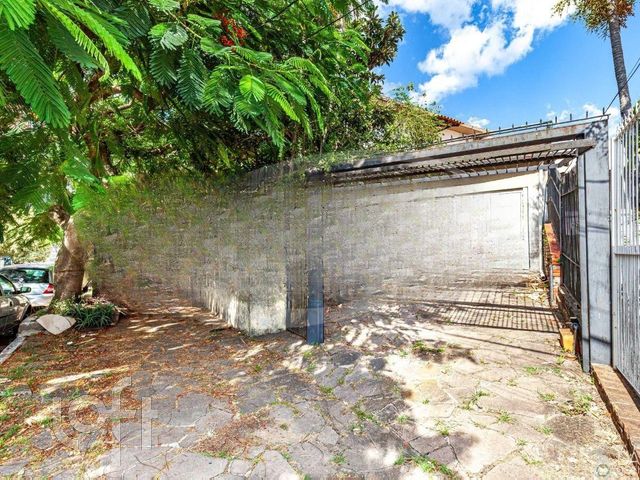 Casa com 340m², 4 dormitórios, 1 suíte, Vila Ipiranga em Porto Alegre