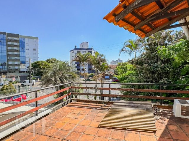 Casa com 340m², 4 dormitórios, 1 suíte, Vila Ipiranga em Porto Alegre