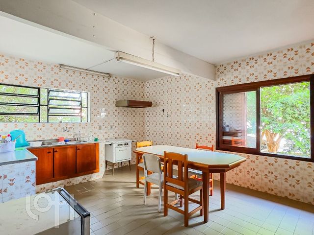 Casa com 340m², 4 dormitórios, 1 suíte, Vila Ipiranga em Porto Alegre