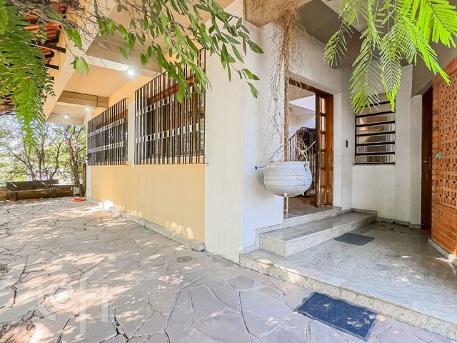 Casa com 340m², 4 dormitórios, 1 suíte, Vila Ipiranga em Porto Alegre