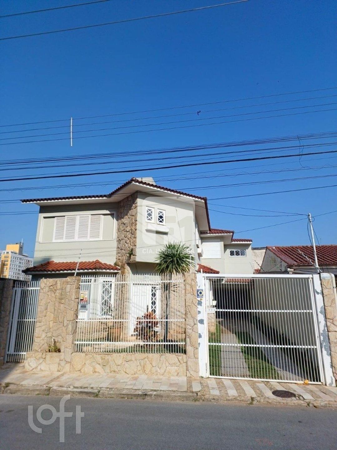 Casa Residencial com 240m², 4 quartos, 2 suítes, 4 garagens, no bairro Trindade em Florianópolis