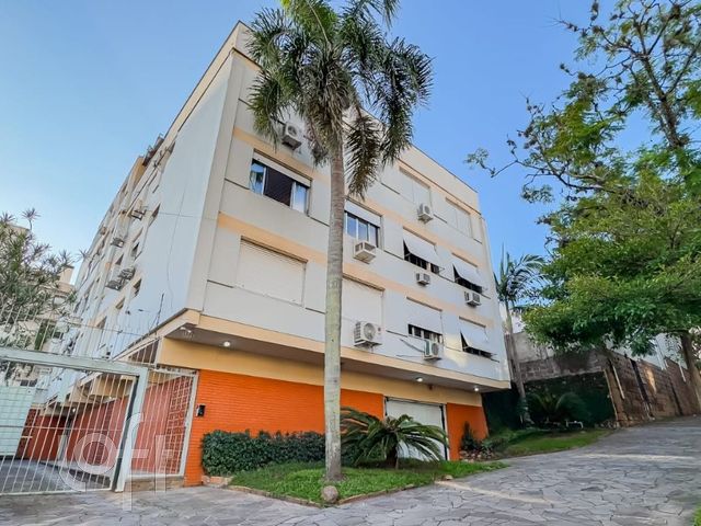 Apartamento com 118m², 3 dormitórios, 1 suíte, 1 vaga, Petrópolis em Porto Alegre