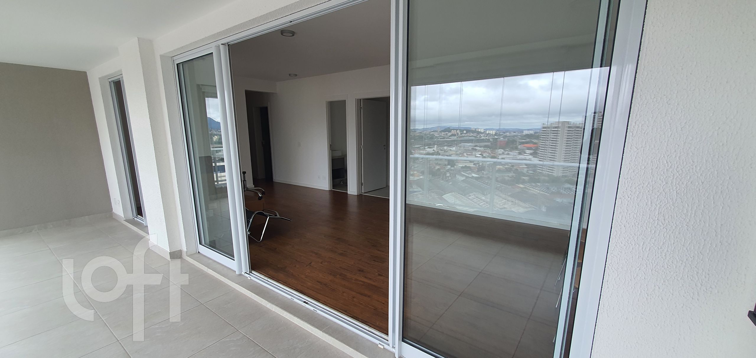 Apartamento à venda com 3 quartos, 134m² - Foto 2