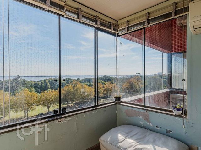 Apartamento com 90m², 3 dormitórios, 1 suíte, 1 vaga, Praia de Belas em Porto Alegre