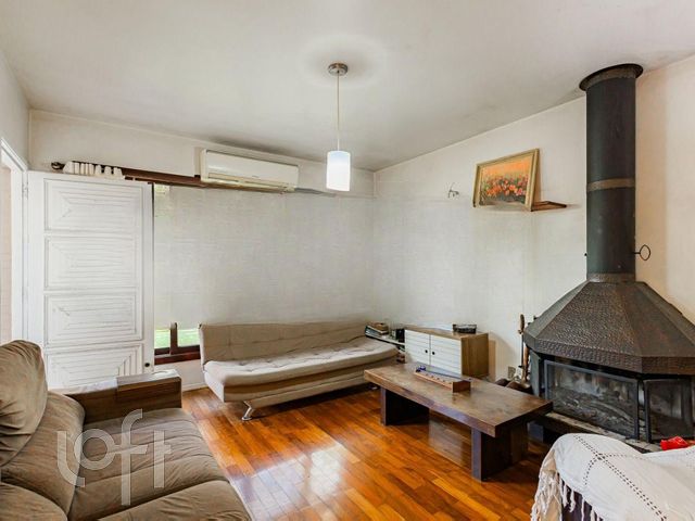 Casa com 181m², 4 dormitórios, 1 suíte, 4 vagas, Chácara das Pedras em Porto Alegre