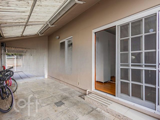 Casa com 181m², 4 dormitórios, 1 suíte, 4 vagas, Chácara das Pedras em Porto Alegre