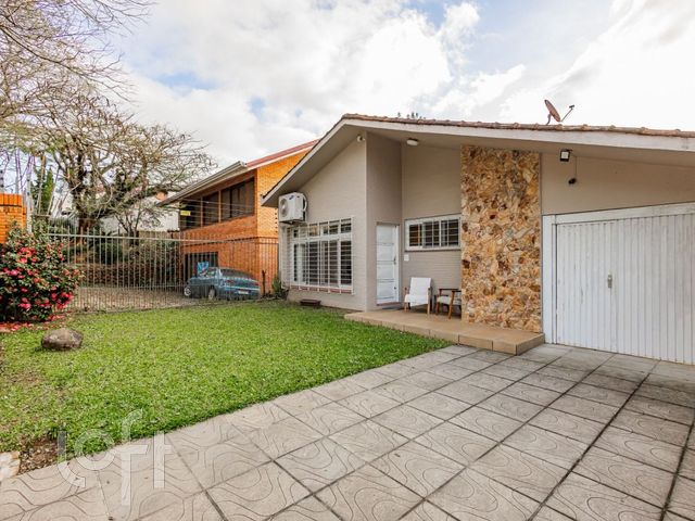 Casa com 181m², 4 dormitórios, 1 suíte, 4 vagas, Chácara das Pedras em Porto Alegre