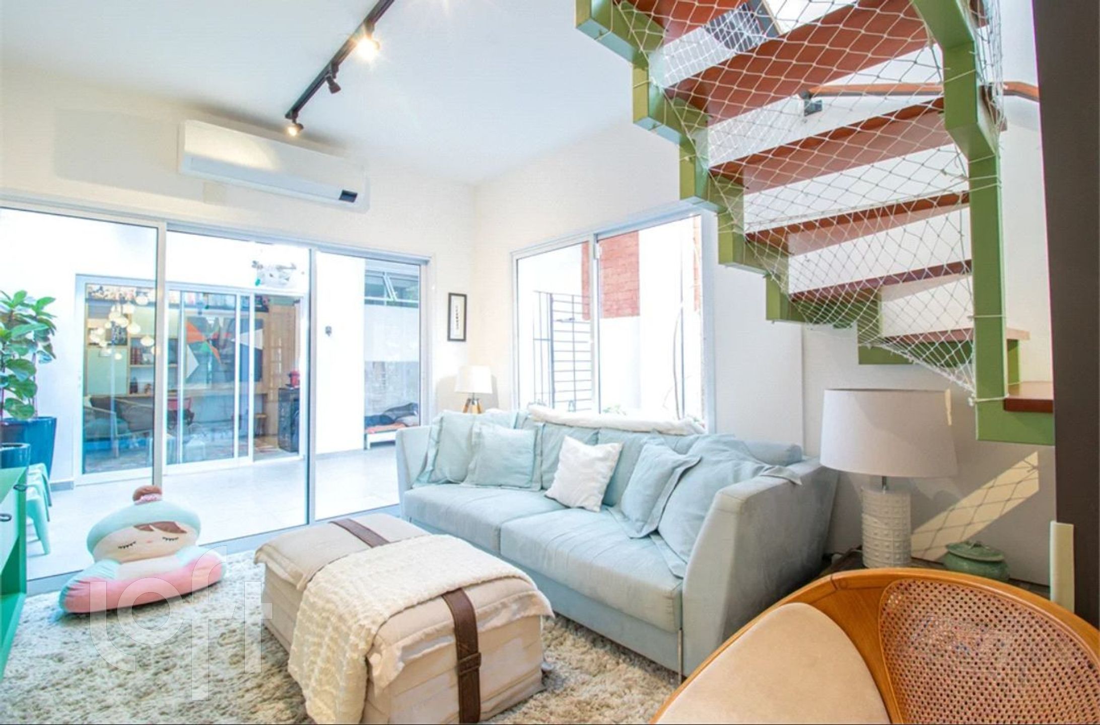Casa à venda com 3 quartos, 120m² - Foto 1