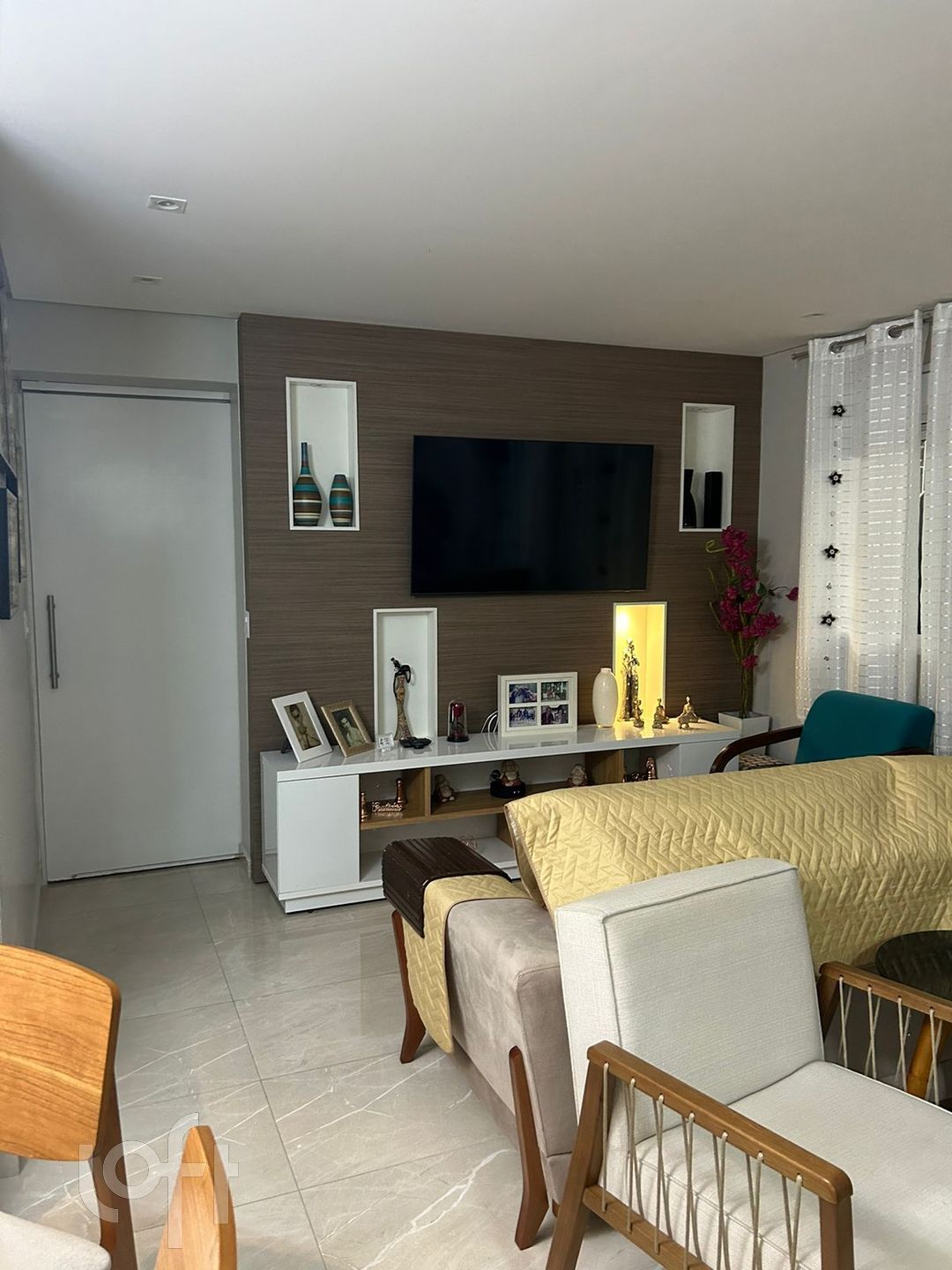 Apartamento à venda com 3 quartos, 105m² - Foto 2