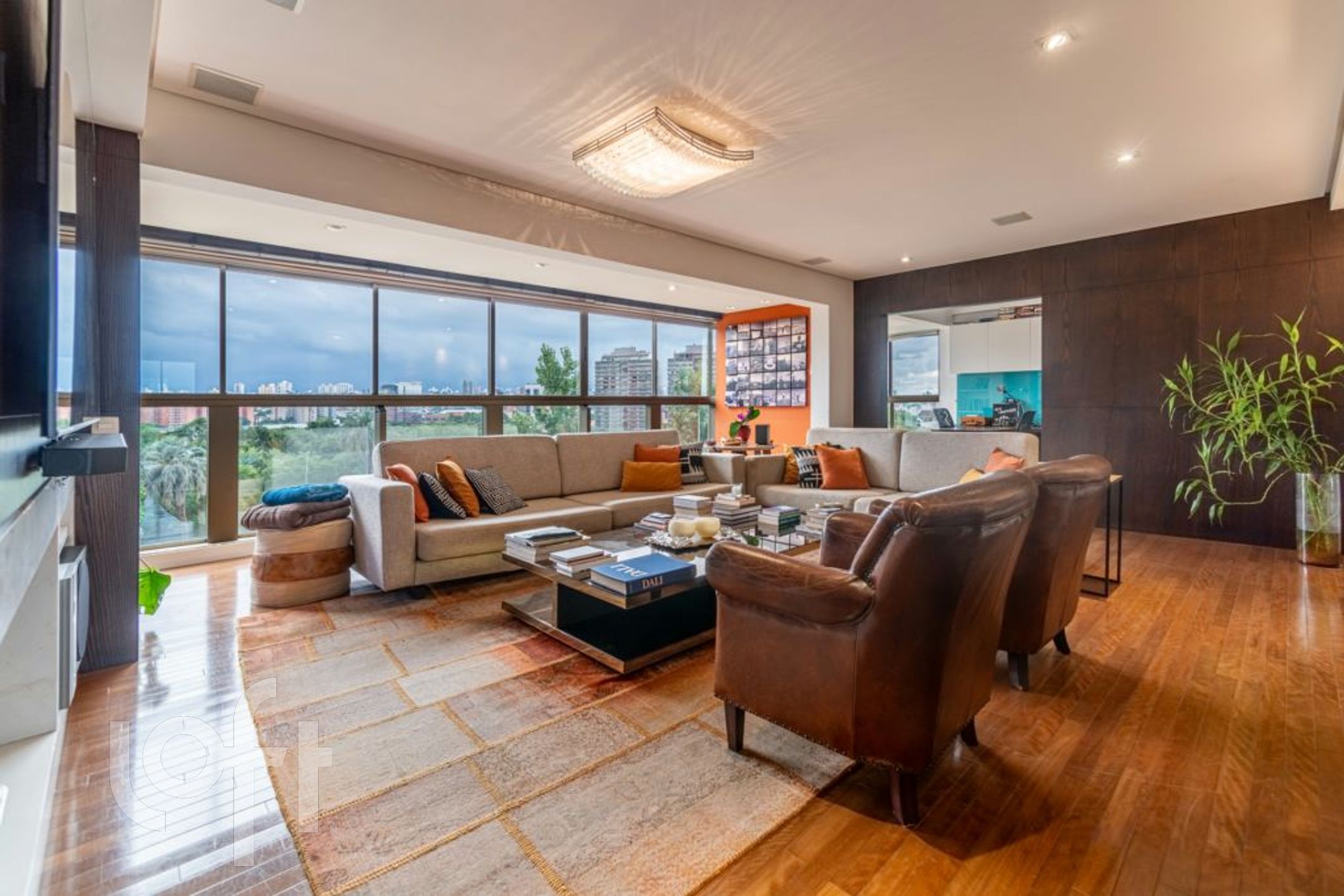 Apartamento com 222m², 3 dormitórios, 3 suítes, 3 vagas, Jardim Europa em Porto Alegre