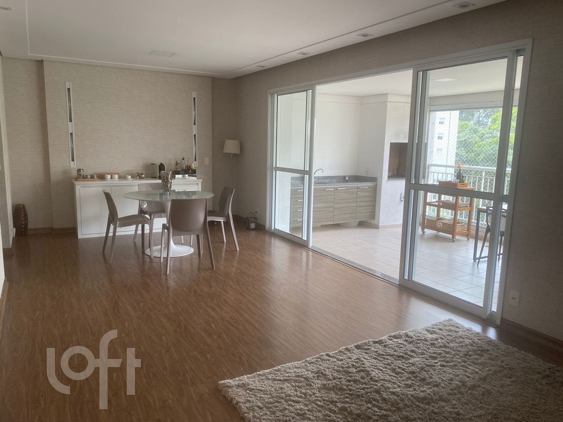 Apartamento à venda com 3 quartos, 131m² - Foto 1