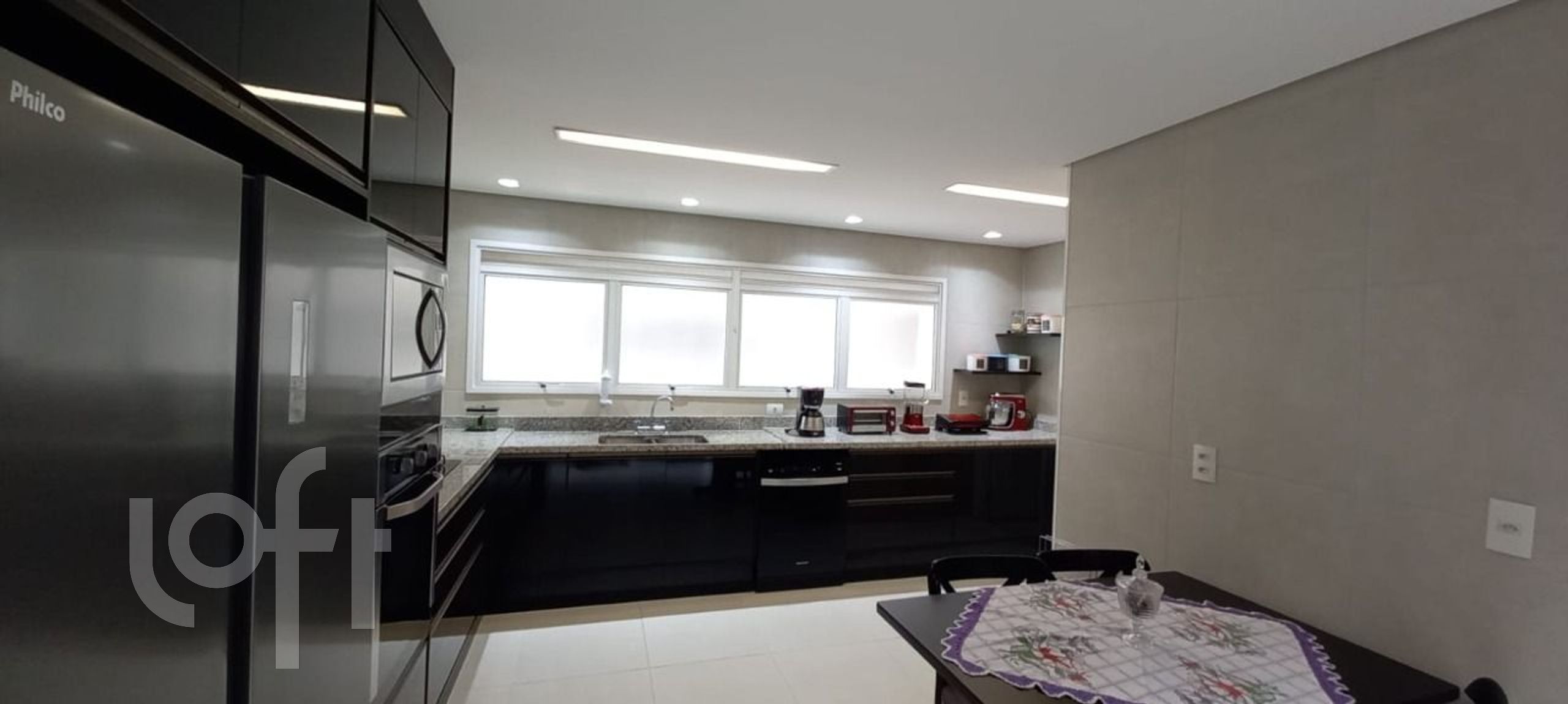 Apartamento à venda com 4 quartos, 238m² - Foto 2