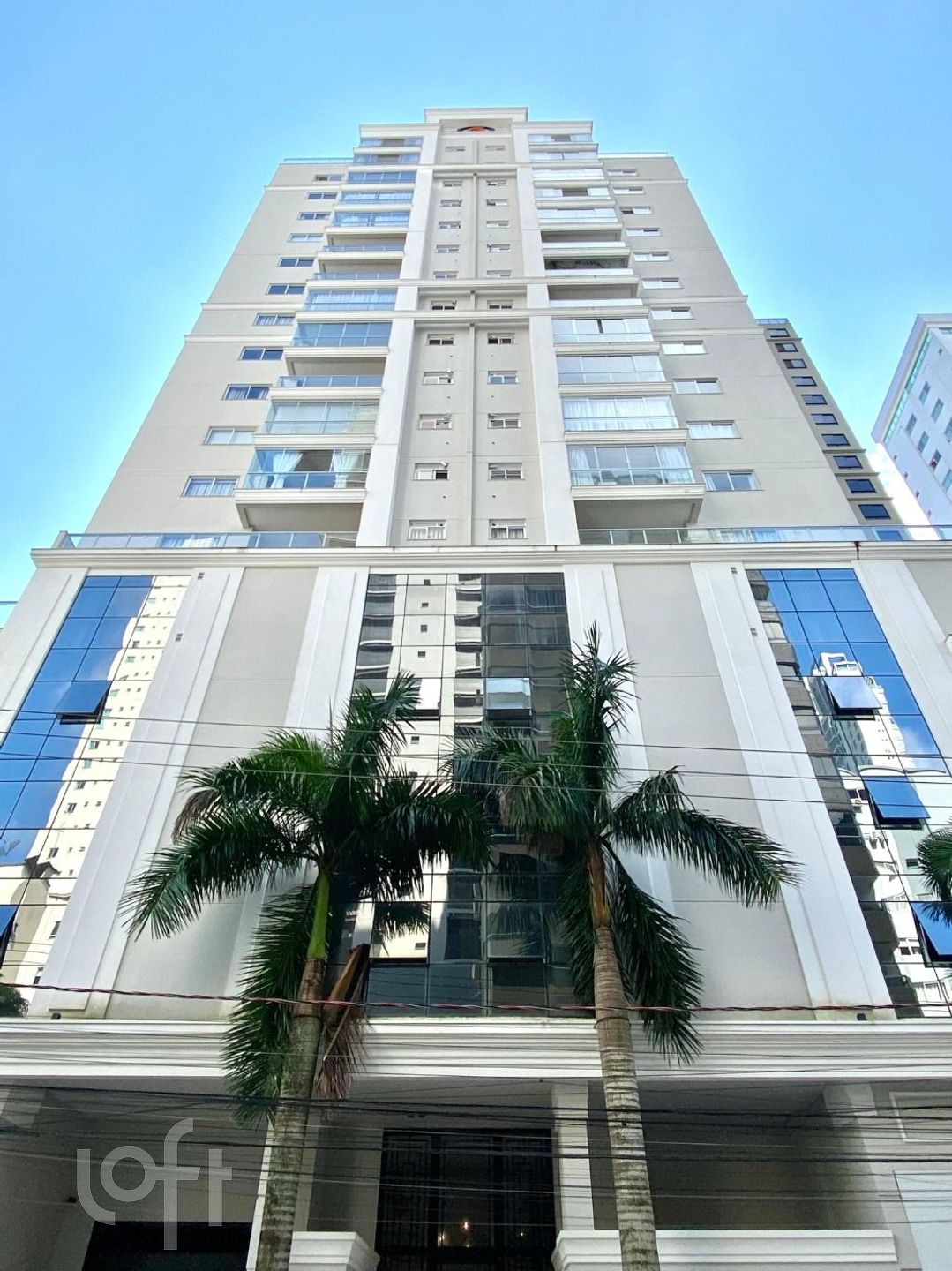 Apartamentos com 131m², 3 quartos, 3 suítes, 2 garagens, no bairro Pioneiros em Balneário Camboriú