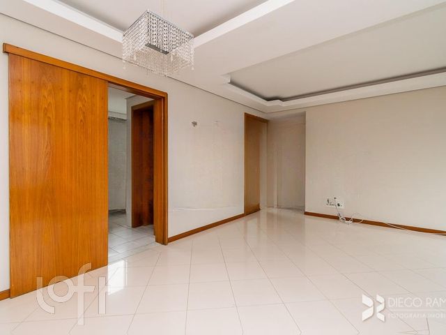 Apartamento com 111m², 3 dormitórios, 1 suíte, 2 vagas, Santa Cecília em Porto Alegre