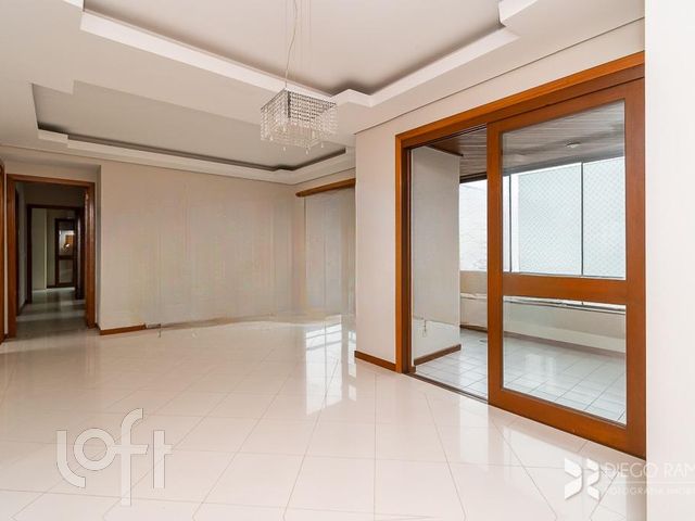 Apartamento com 111m², 3 dormitórios, 1 suíte, 2 vagas, Santa Cecília em Porto Alegre