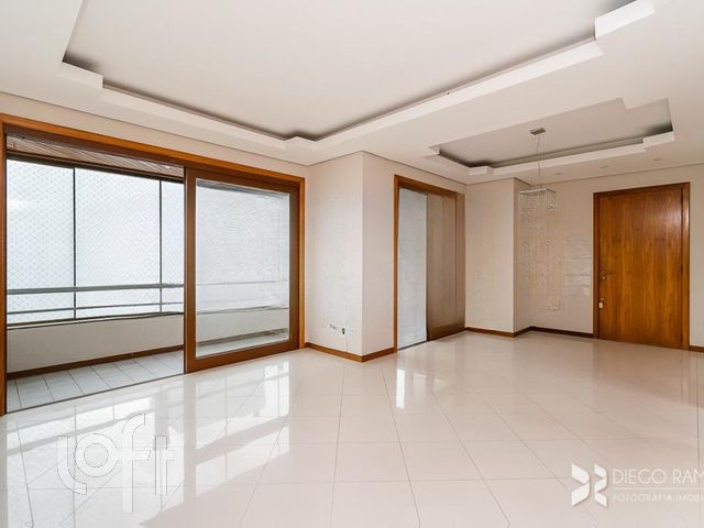 Apartamento com 111m², 3 dormitórios, 1 suíte, 2 vagas, Santa Cecília em Porto Alegre