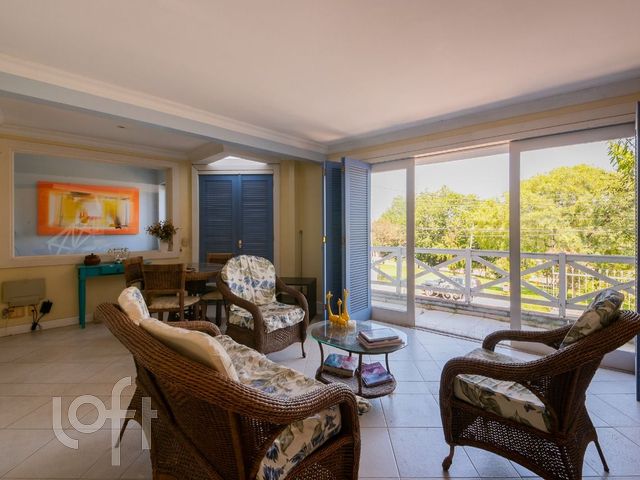 Casa com 350m², 4 dormitórios, 4 suítes, Chácara das Pedras em Porto Alegre