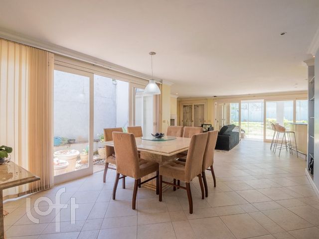 Casa com 350m², 4 dormitórios, 4 suítes, Chácara das Pedras em Porto Alegre