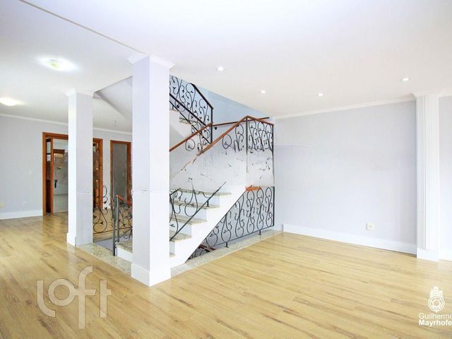 Casa com 294m², 3 dormitórios, 1 suíte, 4 vagas, Menino Deus em Porto Alegre