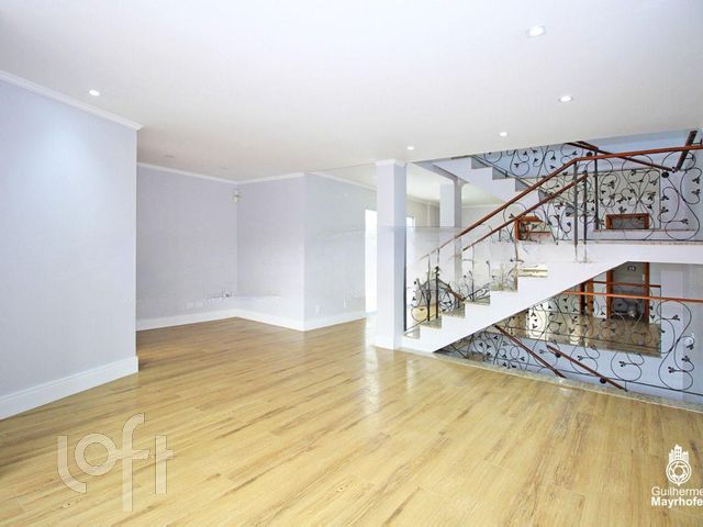 Casa com 294m², 3 dormitórios, 1 suíte, 4 vagas, Menino Deus em Porto Alegre