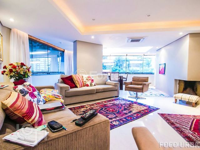 Apartamento com 140m², 3 dormitórios, 2 suítes, 1 vaga, Bela Vista em Porto Alegre