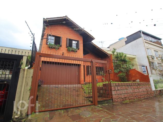 Casa com 250m², 2 dormitórios, 1 suíte, 2 vagas, São João em Porto Alegre