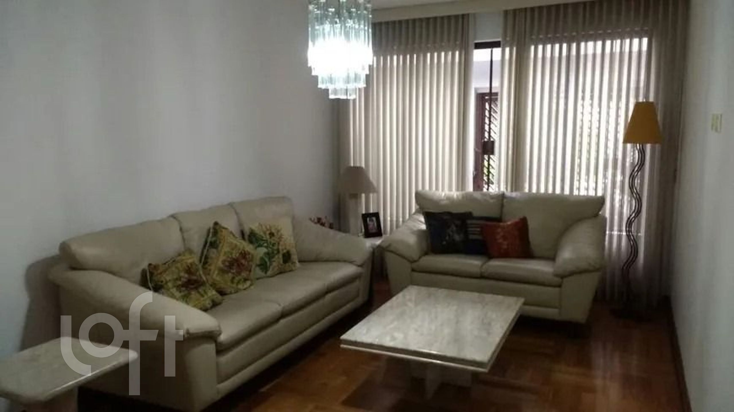 Casa à venda com 3 quartos, 202m² - Foto 1