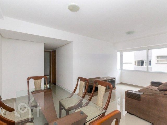 Apartamento com 70m², 2 dormitórios, 1 suíte, 1 vaga, Higienópolis em Porto Alegre