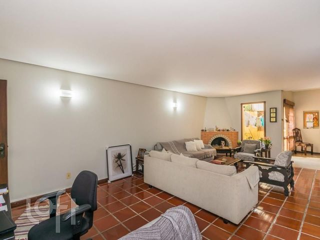 Casa com 261m², 6 dormitórios, 2 suítes, 3 vagas, Petrópolis em Porto Alegre