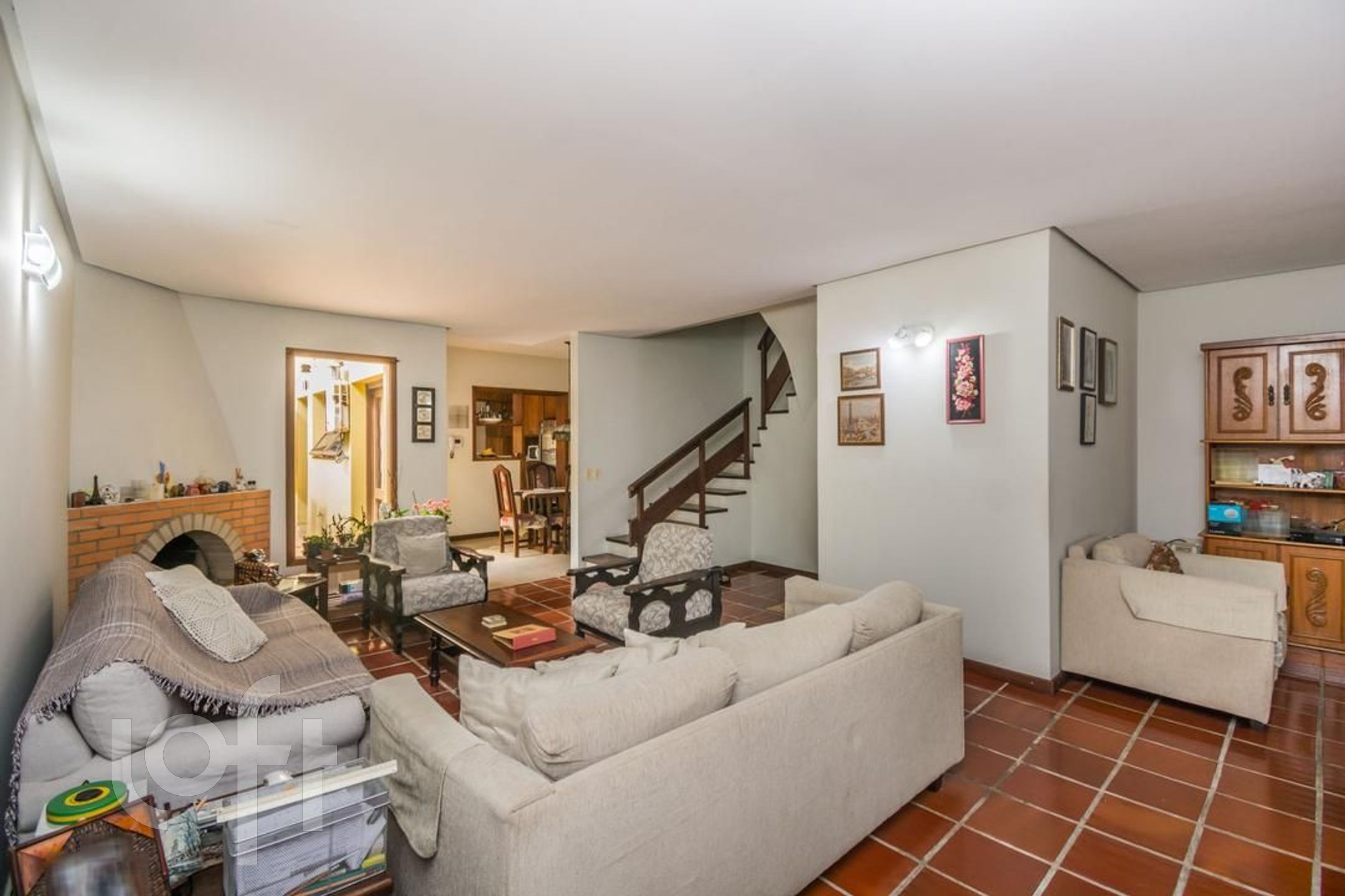 Casa com 261m², 6 dormitórios, 2 suítes, 3 vagas, Petrópolis em Porto Alegre