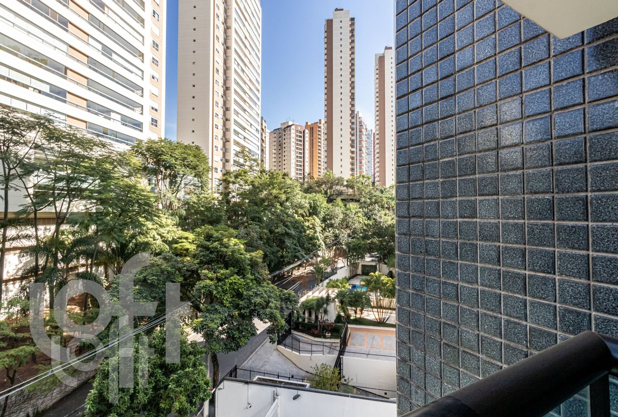 Apartamento à venda com 4 quartos, 300m² - Foto 2