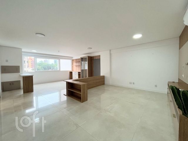 Apartamento com 127m², 3 dormitórios, 1 suíte, 3 vagas, Auxiliadora em Porto Alegre