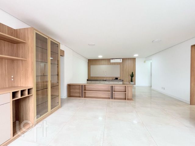 Apartamento com 127m², 3 dormitórios, 1 suíte, 3 vagas, Auxiliadora em Porto Alegre