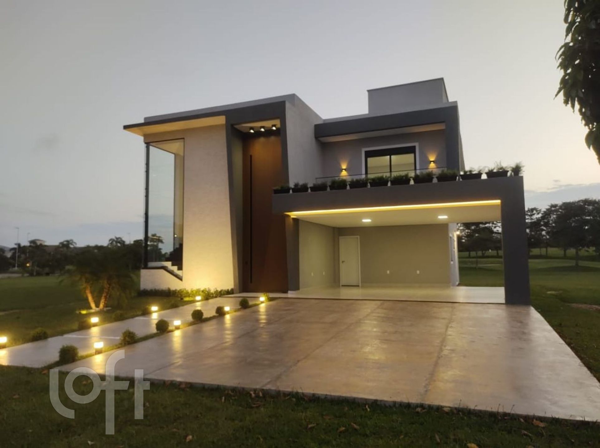 Casa à venda em Ingleses com 324 m², 4 quartos, 3 suítes, 2 vagas