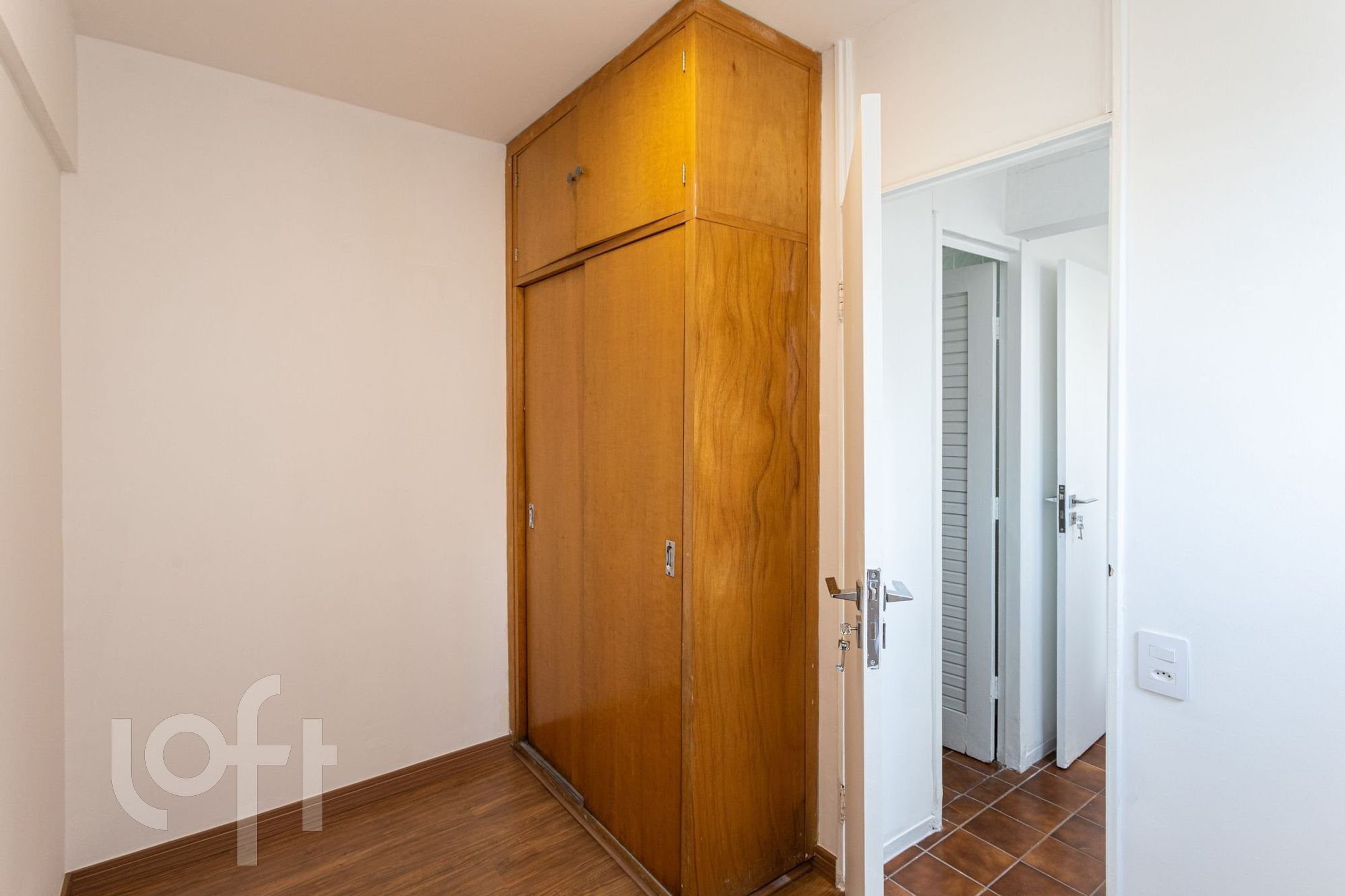 Apartamento à venda com 3 quartos, 121m² - Foto 2