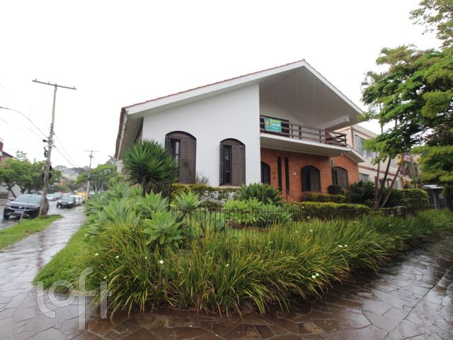 Casa com 406m², 6 dormitórios, 6 suítes, 3 vagas, Chácara das Pedras em Porto Alegre