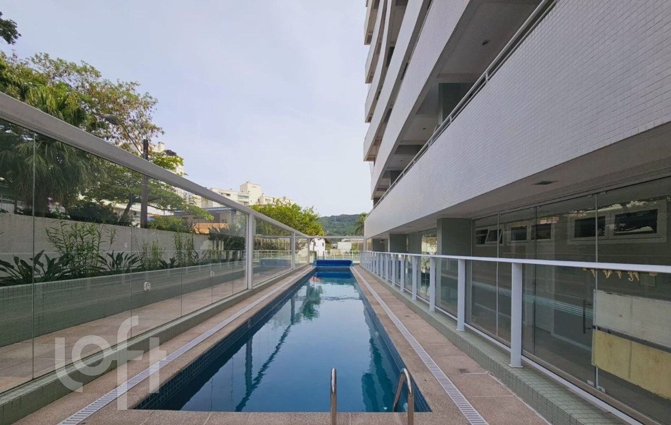 Apartamento à venda em Itacorubi com 69 m², 1 quarto, 1 suíte, 1 vaga
