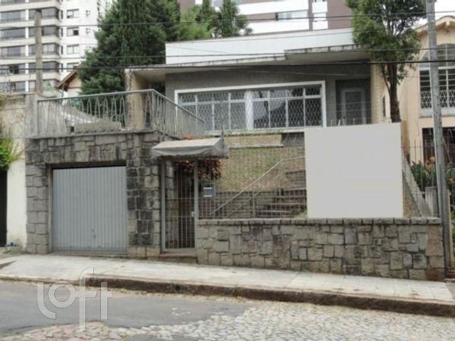 Casa com 181m², 3 dormitórios, 1 vaga, Petrópolis em Porto Alegre