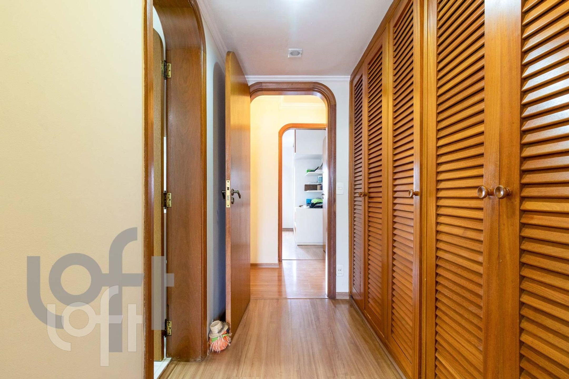 Apartamento à venda com 3 quartos, 246m² - Foto 4