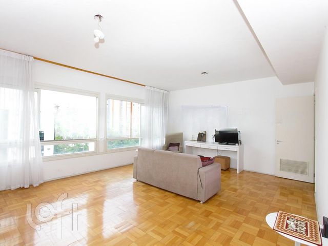 Apartamento com 134m², 3 dormitórios, 1 suíte, 1 vaga, Moinhos de Vento em Porto Alegre