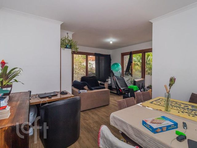 Apartamento com 115m², 3 dormitórios, 1 suíte, 2 vagas, Petrópolis em Porto Alegre