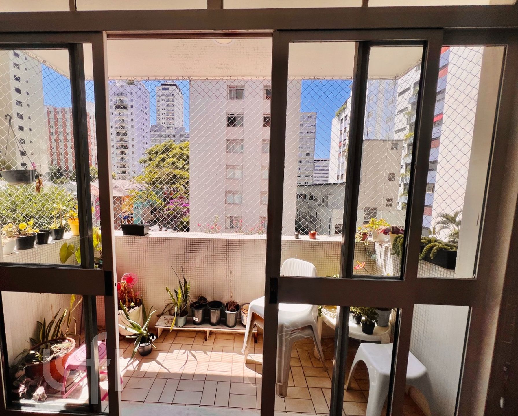 Apartamento à venda com 4 quartos, 258m² - Foto 2