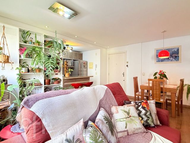 Apartamento com 65m², 2 dormitórios, 1 suíte, 1 vaga, Vila Ipiranga em Porto Alegre