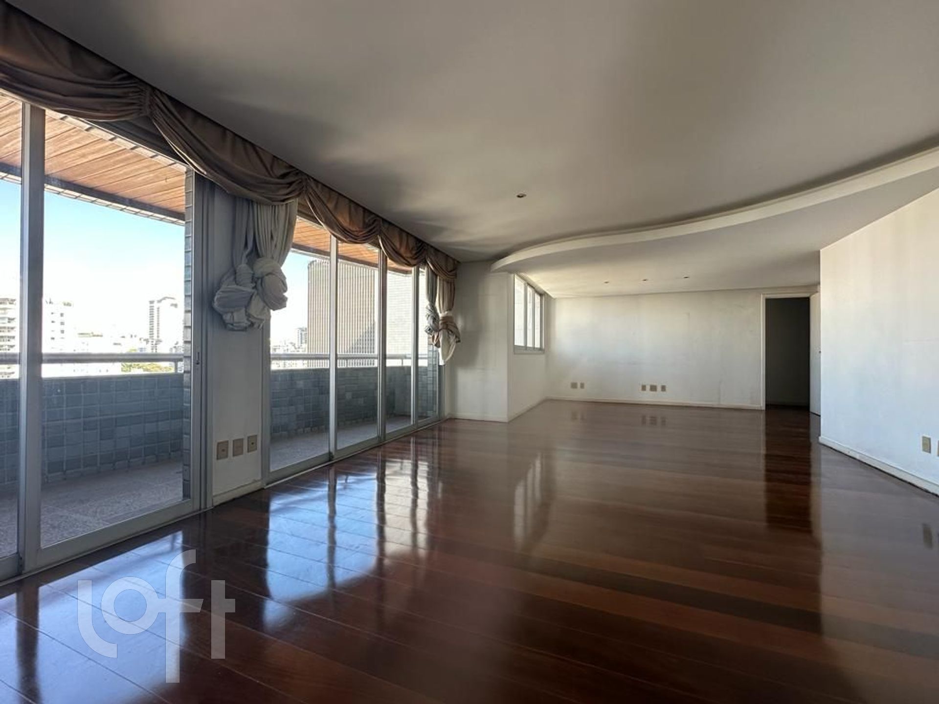 Apartamento à venda com 4 quartos, 184m² - Foto 1