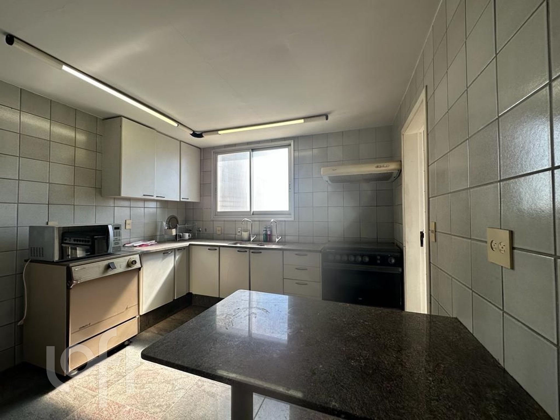 Apartamento à venda com 4 quartos, 184m² - Foto 13