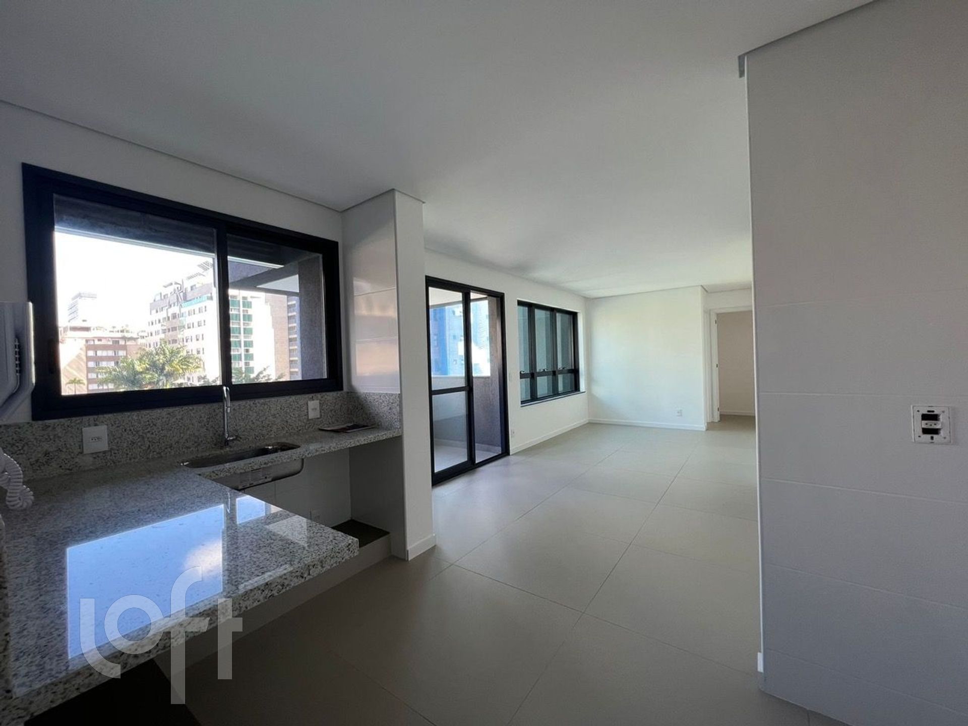 Apartamento à venda com 2 quartos, 89m² - Foto 2