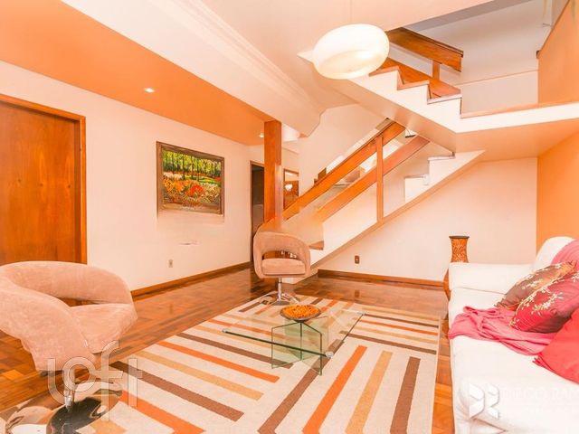 Casa com 300m², 4 dormitórios, 1 suíte, 4 vagas, Chácara das Pedras em Porto Alegre