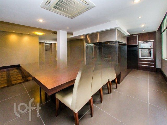 Apartamento com 98m², 2 dormitórios, 2 suítes, 2 vagas, Moinhos de Vento em Porto Alegre