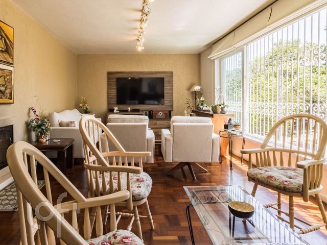 Casa com 300m², 5 dormitórios, 2 suítes, 3 vagas, Chácara das Pedras em Porto Alegre